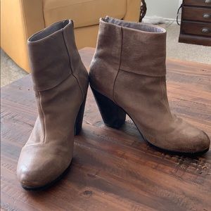 Size 7.5 Women’s Booties Vince Camuto